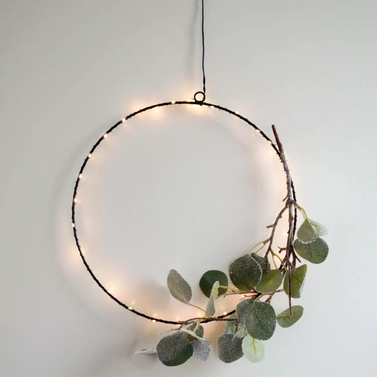 Store It's all about Christmas Hangende Metalen Ring Met LED | Ø 30 Cm | Zwart