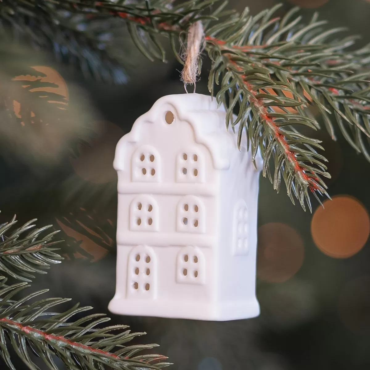 Outlet It's all about Christmas Stijlvolle Witte Kersthange 'Grachtenpandje'