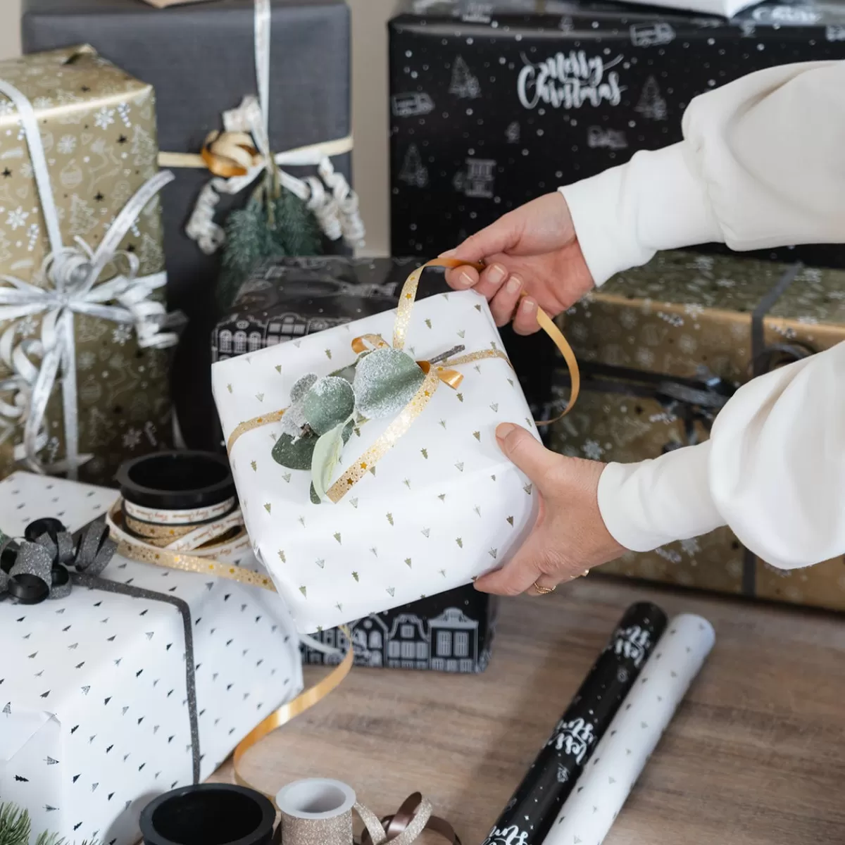 Hot It's all about Christmas Wit Inpakpapier Op Rol Met Metallic Kerstboompjes